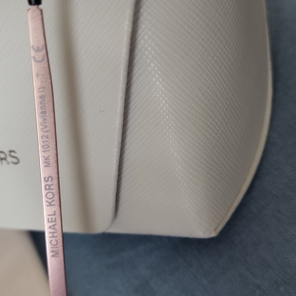 Michael kors sunglasses - Picture 3 of 5